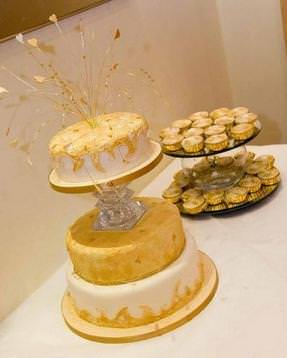A mix of Cake jewellery and textured piping.