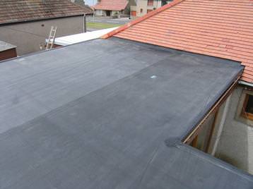 this is a flat roof fitted with rubberbond 