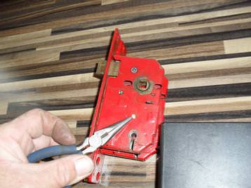 Non destructive door opening lock reusable