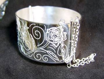 Hand Made hinge bangle in silver.