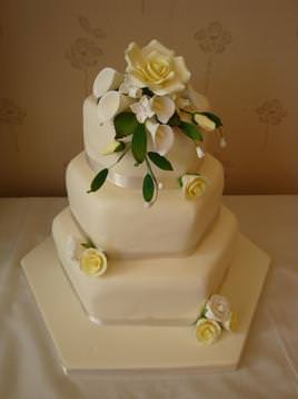 3 Tier Ivory roses