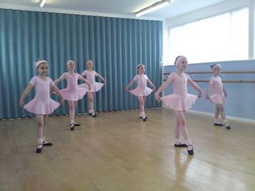 Primary Ballet Class