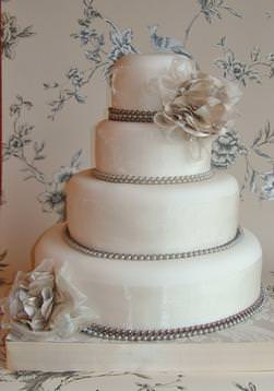 Traditional wedding cake - Vintage