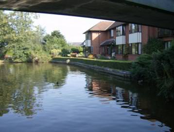 House overlooks the Canal 