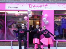 Dancia International, Reading